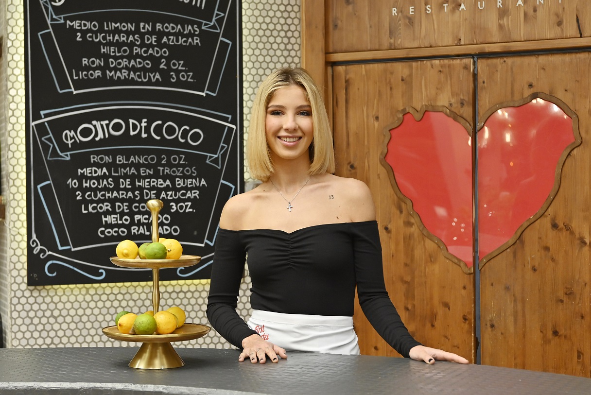 Laura Tentaciones camarera First Dates